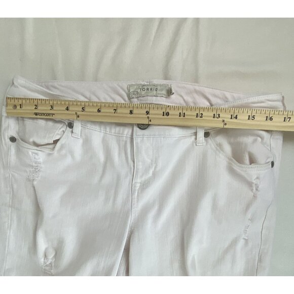 Torrid Women's Distressed White Skinny Jeans 12R - Picture 8 of 12